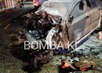 KEADAAN kereta dipandu mangsa yang maut dalam kemalangan di SUKE, berhampiran stesen minyak di Bandar Tun Razak, Kuala Lumpur. - IHSAN BOMBA