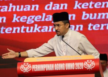 ASYRAF Wajdi Dusuki menyampaikan  ucapan dasar pada Perhimpunan Agung Pemuda UMNO 2020 di PWTC, Kuala Lumpur,  hari ini.