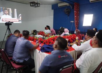 Penolong Setiausaha Pemuda UMNO Bahagian Bukit Gantang, Mohd. Adri Adha Mohamad berkata, perwakilan Wanita, Pemuda dan Puteri bahagian itu mengikuti perhimpunan secara maya hari ini dengan cukup bersemangat.