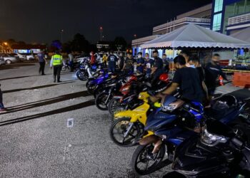 SEBAHAGIAN motosikal yang diperiksa dalam Operasi Khas Kesalahan Bunyi Bising sekitar daerah Manjung di Lumut.