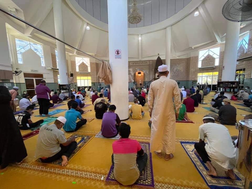 Cara solat terawih berjemaah di masjid