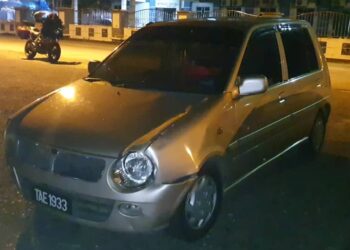 KEADAAN Perodua Kancil selepas merempuh seorang kanak-kanak lelaki berusia tiga tahun di Kampung Wa, Jerangau di Dungun malam tadi.