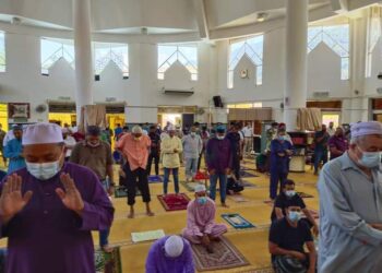 SOLAT Aidilfitri di seluruh Pulau Pinang esok akan mematuhi SOP PKP 3.0 iaitu hanya 50 jemaah dibenarkan di masjid dan 20 jemaah di surau.