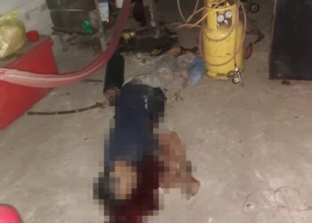 LELAKI yang maut dalam letupan gas di sebuah bengkel di Pantai Remis semalam. - UTUSAN/IHSAN JBPM