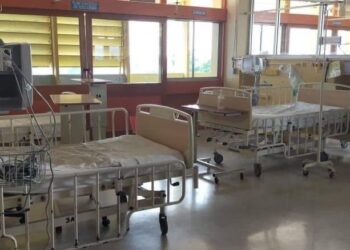 BEBERAPA wad biasa di Hospital Tuanku Ja'afar, Seremban kini ditukar menjadi semi-ICU bagi merawat pesakit Covid-19. - UTUSAN/FACEBOOK @HTJSN9