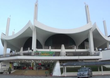 MASJID Negeri di Seremban diarah tutup selama seminggu sehingga 21 Mei depan selepas terdapat pelanggaran SOP dalam kalangan jemaah. - UTUSAN/ZAKKINA WATI AHMAD TARMIZI.