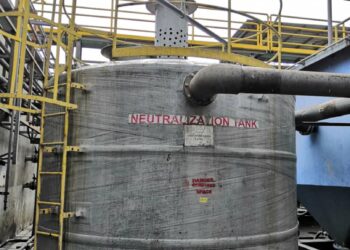 SEORANG pekerja Myanmar maut selepas terjatuh ke dalam tangki yang mengandungi sisa buangan berjadual di sebuah kilang di Jalan Platinum Utama, Pasir Gudang, Johor.