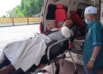 MUHAMMAD Idris Kasim yang putus lengan kirinya dihantar Hospital Sultanah Nur Zahirah (HSNZ), Kuala Terengganu untuk rawatan lanjut.