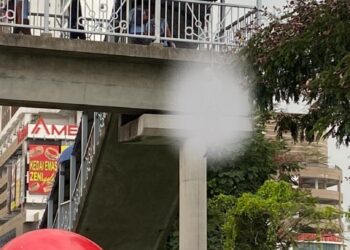 LELAKI dipercayai menggantung diri akibat tidak tahan sakit selepas disyaki positif Covid-19 di jejantas di Balakong, Selangor.