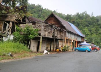PEKAN Lubuk Paku di Maran, Pahang perlu dibangunkan semula supaya ia tidak lenyap ditelan arus pemodenan. - UTUSAN/SALEHUDIN MAT RASAD