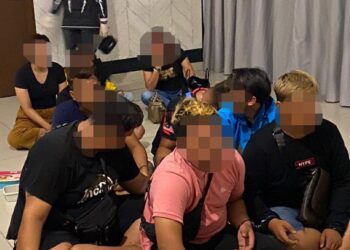 ANTARA suspek yang ditahan selepas mengadakan parti liar di sebuah inap desa di Taman Desaru Utama, Bandar Penawar di Kota Tinggi, Johor.