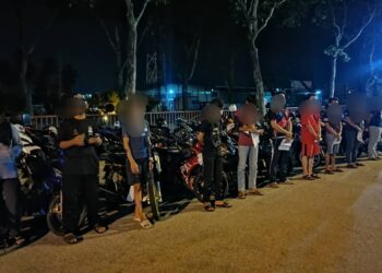 SERAMAI 31 remaja ditahan dan 20 motosikal disita dalam Op Khas Motosikal yang dijalankan di Jalan Sultan Alauddin, Bandar Sultan Suleiman, Klang. - Gambar IPD KLANG UTARA