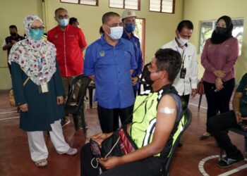 Menteri Besar, Datuk Saarani Mohamad berkata, langkah menempatkan pekerja yang kebanyakannya adalah warga asing di kem PLKN di Chenderiang dan Sungkai itu bagi mengekang penularan wabak Covid-19