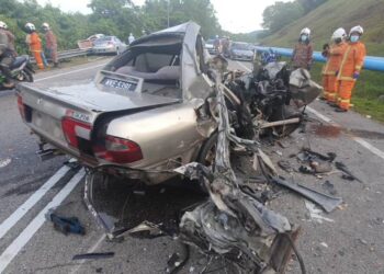 KEADAAN kereta Proton Wira dipandu Muhammad Firdaus Ali selepas terlibat kemalangan empat kenderaan di Kilometer 90 Jalan Kuala Terengganu-Kuantan berhampiran Loji Air Bukit Bauk di Dungun.