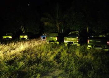 KENDERAAN jenis pacuan empat roda dipercayai dinaiki wakil rakyat dari Selangor bersama rombongannya.