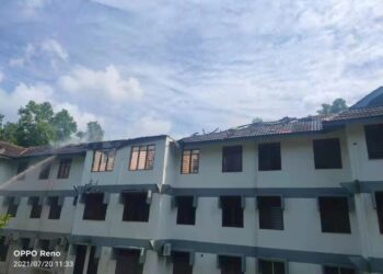 BANGUNAN sebuah asrama di UUM, Sintok, Kubang Pasu terbakar hari ini.