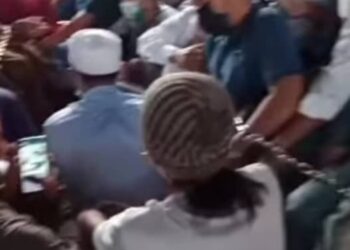 WARGA asing yang ditahan selepas mengadakan jamuan Aidiladha di sebuah rumah di Taman Selayang Utama, Batu Caves.