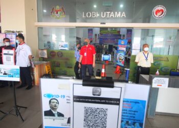 WARGA kerja HRPZ II, termasuk doktor kontrak bertugas seperti biasa hari ini. - UTUSAN/ZULHANIFA SIDEK