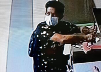 POLIS sedang mengesan seorang lelaki yang perbuatannya mencuri wang dari tabung Masjid Maqbul di Teluk Kumbar, Pulau Pinang awal pagi tadi dirakam CCTV di masjid berkenaan.