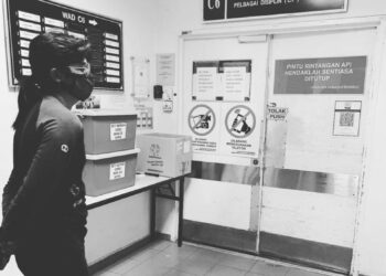 PERKONGSIAN Sheila di Instagram mengenai Lan Solo yang berdiri di luar Wad Bunga Raya selepas pemergian bapa penyanyi itu di Hospital Taiping.