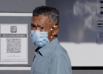 SEORANG datuk didakwa di Mahkamah Sesyen Seremban hari ini atas dua pertuduhan melakukan amang seksual terhadap dua orang cucu kandungnya, tahun lalu. - UTUSANN/MOHD. SHAHJEHAN MAAMIN