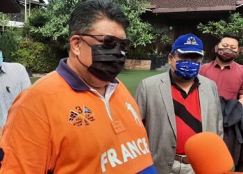 AB. RAUF Yusoh ketika sidang akhbar di kediamannya di Kampung Pulau, Masjid Tanah, Melaka. - UTUSAN/AMRAN MULUP