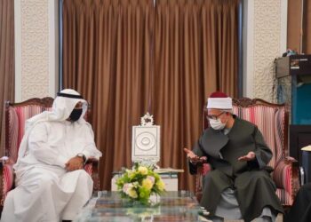 ZULKIFLI Mohamad Al-Bakri menerima kunjungan Mahmoud Hussein di pejabatnya di Putrajaya, hari ini.