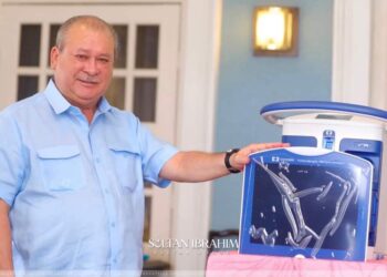 SULTAN Ibrahim Sultan Iskandar mengurniakan sumbangan peribadi berjumlah RM5 juta untuk kegunaan pembelian peralatan hospital di Johor.