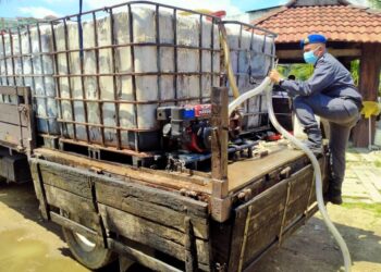 PPDNHEP Pulau Pinang merampas minyak masak bersubsidi 1kg yang dipindahkan ke dalam tangki fiber serta diesel yang disimpan tanpa lesen di Taman Limau Manis, Bukit Mertajam, Pulau Pinang semalam
