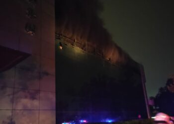 SEBUAH gudang menyimpan peralatan elektrik dan elektronik di Jalan Rozhan, Bukit Mertajam, Pulau Pinang musnah dalam kebakaran malam tadi.