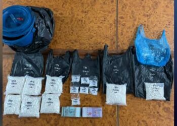 SEBAHAGIAN daripada dadah jenis heroin dan syabu serta wang tunai yang dirampas dalam satu serbuan di Kampung Kuala Reman, Sik kelmarin.