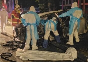 KEJADIAN kemalangan melibatkan sebuah kereta Toyota Vios di Jalan Masjid Negeri, Pulau Pinang.