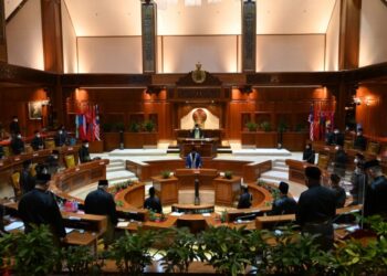 PERSIDANGAN DUN Kelantan di Kota Darulnaim, Kota Bharu hari ini dibuat dengan pematuhan SOP ketat bagi mencegah penularan Covid-19. - UTUSAN/ZULHANIFA SIDEK