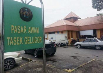PASAR Awam Tasek Gelugor merupakan salah satu daripada dua buah pasar awam terbaru yang ditutup di Seberang Perai menjadikan keseluruhan 10 buah pasar awam ditutup akibat penularan Covid-19 di Pulau Pinang sehingga kini.