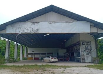 KEADAAN restoran milik Nor Saidatul Hafiza yang kosong selepas hampir kesemua peralatannya hilang dipercayai dicuri di Kampung Teluk Kalong di Kemaman semalam.