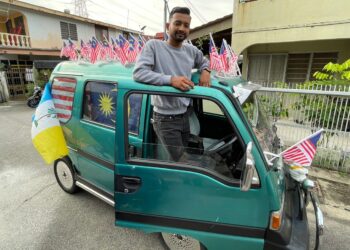 MOHAMAD SYUKUR Mohd. Patthi, 27, dari Butterworth, Pulau Pinang menghiasi van jenis Subaru E12 miliknya dengan kira-kira 80 bendera kecil Jalur Gemilang sebagai caranya yang tersendiri dalam meraikan bulan kemerdekaan negara.