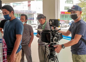 PEKERJA belakang tabir industri perfileman yang berdepan pelbagai risiko termasuk isu kebajikan.