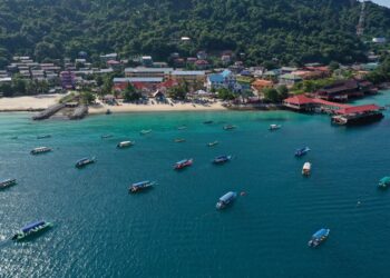 PANORAMA indah di Pulau Perhentian di Besut. - UTUSAN/PUQTRA HAIRRY ROSLI