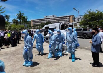 JENAZAH  Allahyarham Tun Sakaran ketika dibawa masuk ke Makam  Pahlawan, Masjid Negeri Sabah hari ini