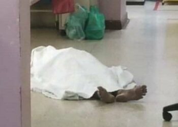 TANGKAP layar video tular memaparkan seorang warga emas  yang meninggal dunia selepas  didakwa lewat menerima rawatan di Hospital Sultan Abdul Halim, Sungai Petani pada 26 Ogos lalu.