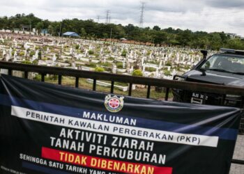 SUASANA sekitar Tanah Perkuburan Islam Seksyen 21 pada cuti umum hari Merdeka ke-64 di Seksyen 21, Shah Alam, Selangor. -  UTUSAN/ZULFADHLI ZAKI