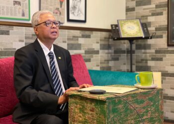 ISMAIL Sabri Yaakob ketika mempengerusikan mesyuarat Kabinet pertama secara maya.