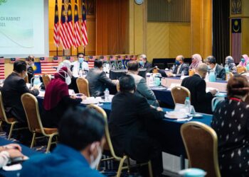 RADZI Md. Jidin mempengerusikan Mesyuarat Pasca Kabinet KPM di Putrajaya. -  FOTO FB Radzi Jidin