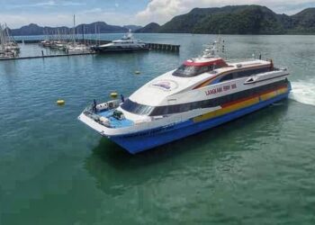 OPERASI feri di Terminal Kuala Kedah, Alor Setar ditutup bermula esok sehingga 19 September ini. - UTUSAN/SHAHIR NOORDIN