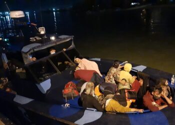 KESEMUA warga asing yang ditahan Pasukan Polis Marin di perairan Jeram, Selangor selepas, semalam selepas cuba lari untuk elak daripada dicekup.