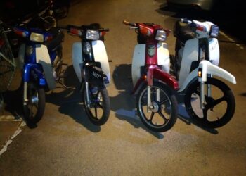 EMPAT buah motosikal jenis Honda EX5 yang merupakan hasil curi turut ditemui oleh Bahagian Siasatan Jenayah IPD Melaka Tengah, Melaka. - UTUSAN/DIYANATUL ATIQAH ZAKARYA