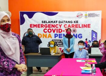 NURUL IZZAH ANWAR ketika hadir ke pusat Emergency Careline Covid-19 di Taman Guar Perahu, Pulau Pinang hari ini.