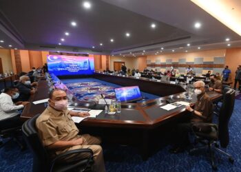 Caption 2: 
ISMAIL Sabri Yaakob mempengerusikan Mesyuarat JPBP pada 13 September lalu. - FOTO IHSAN PEJABAT PERDANA MENTERI