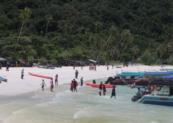 KETIKA ini sudah ada beberapa resort di Pulau Redang beroperasi seperti biasa dan mulai menerima kunjungan ramai pelancong.