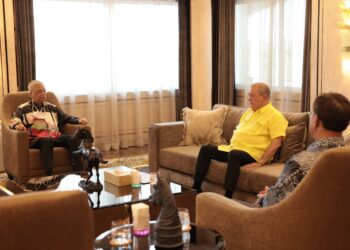 SULTAN Ibrahim Sultan Iskandar menerima mengadap Ismail Sabri Yaakob yang turut dihadiri Hasni Mohammad di Istana Pasir Pelangi, Johor Bahru di Johor.